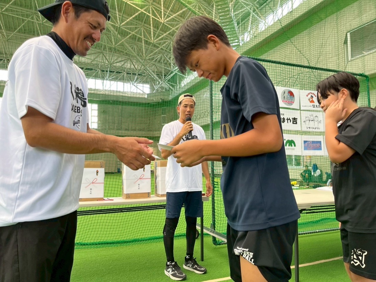 久米島イベントで表彰する様子