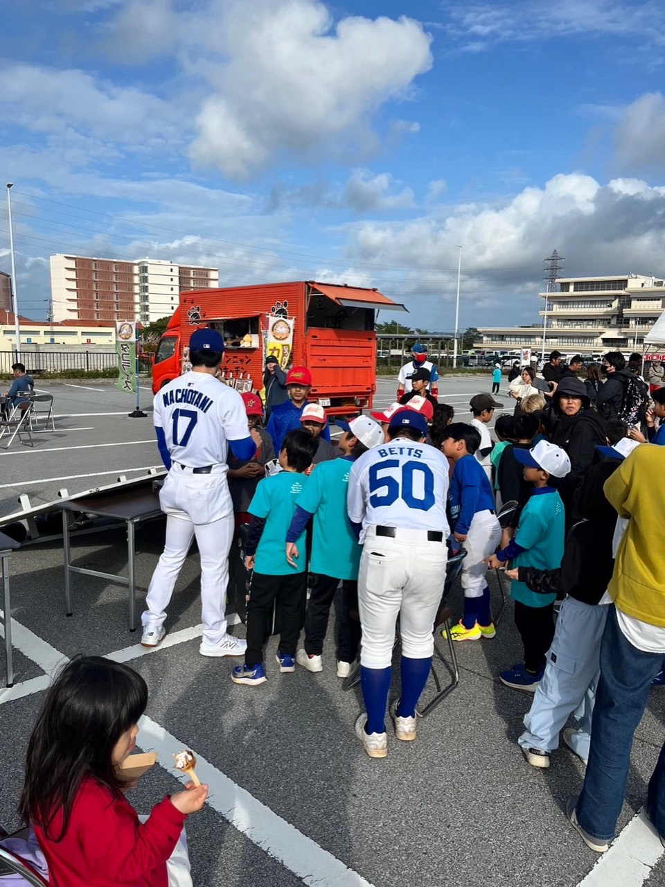 南城市イベントのキッチンカー付近の様子