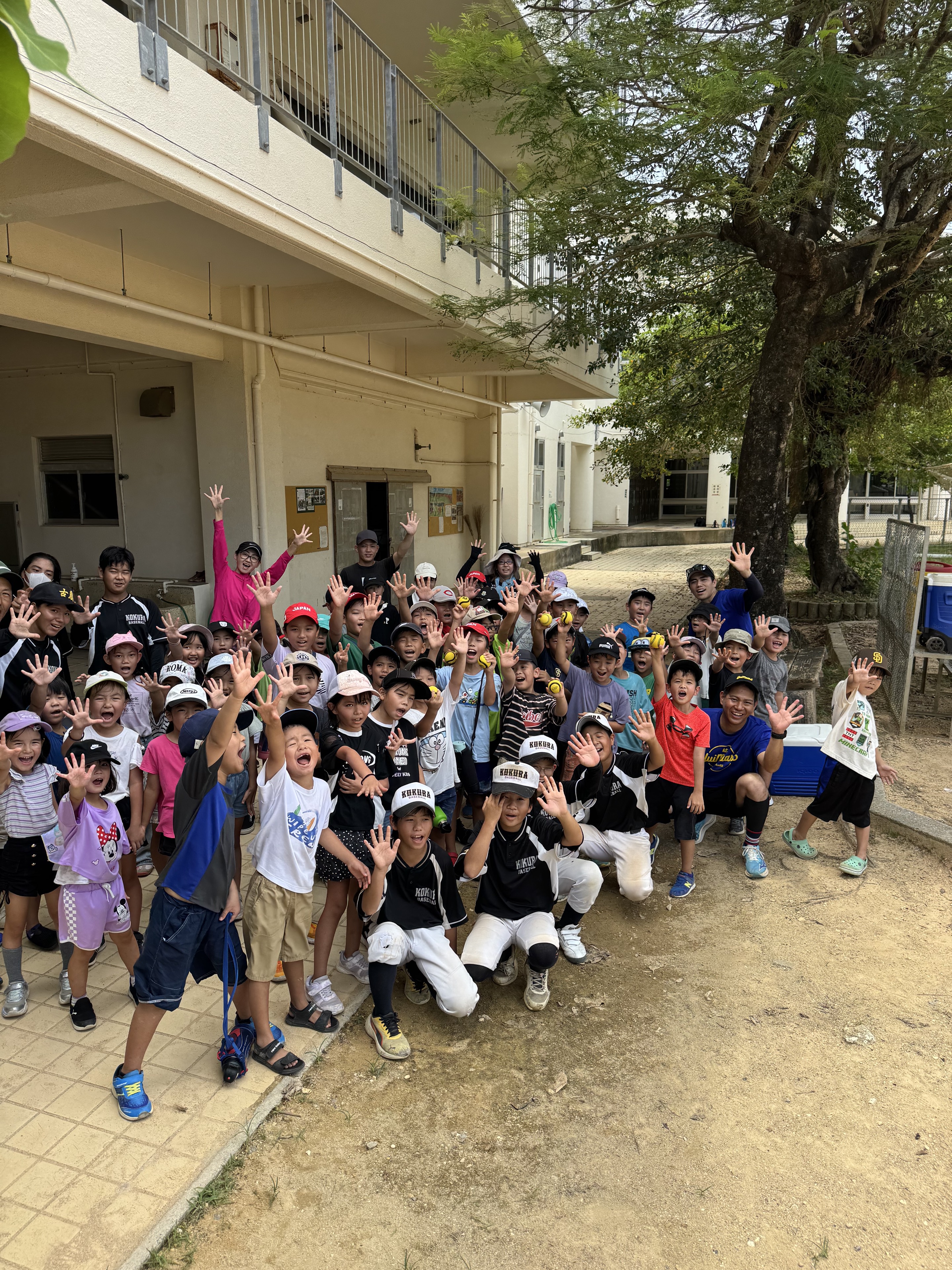 小学校でのBaseball5特別授業の集合写真